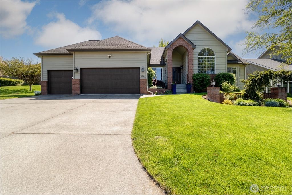 Photo of 1241 Lancer Drive, Walla Walla, WA 99362 (MLS # 2518560)