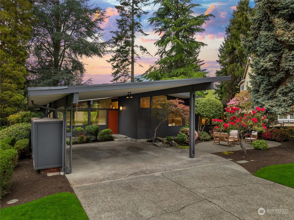 Photo of 109 109th Avenue SE, Bellevue, WA 98004 (MLS # 2233551)