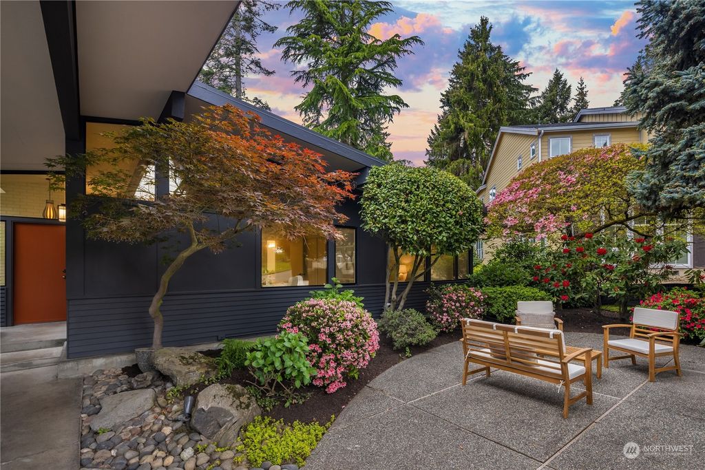 Photo of 109 109th Avenue SE, Bellevue, WA 98004 (MLS # 2233551)