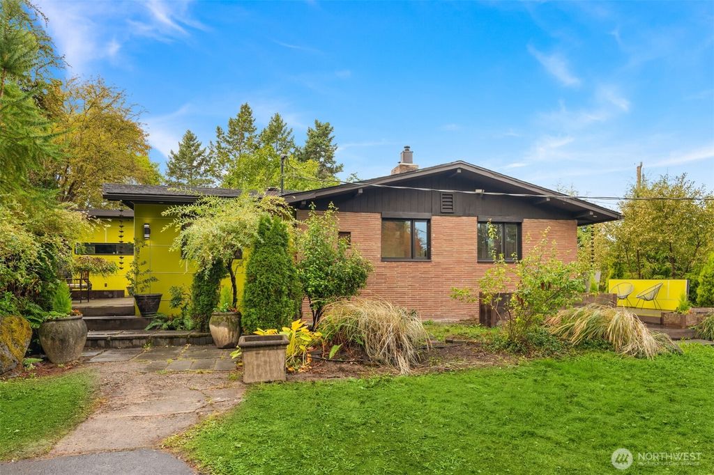 Photo of 711 S Trenton Street, Seattle, WA 98108 (MLS # 2446818)