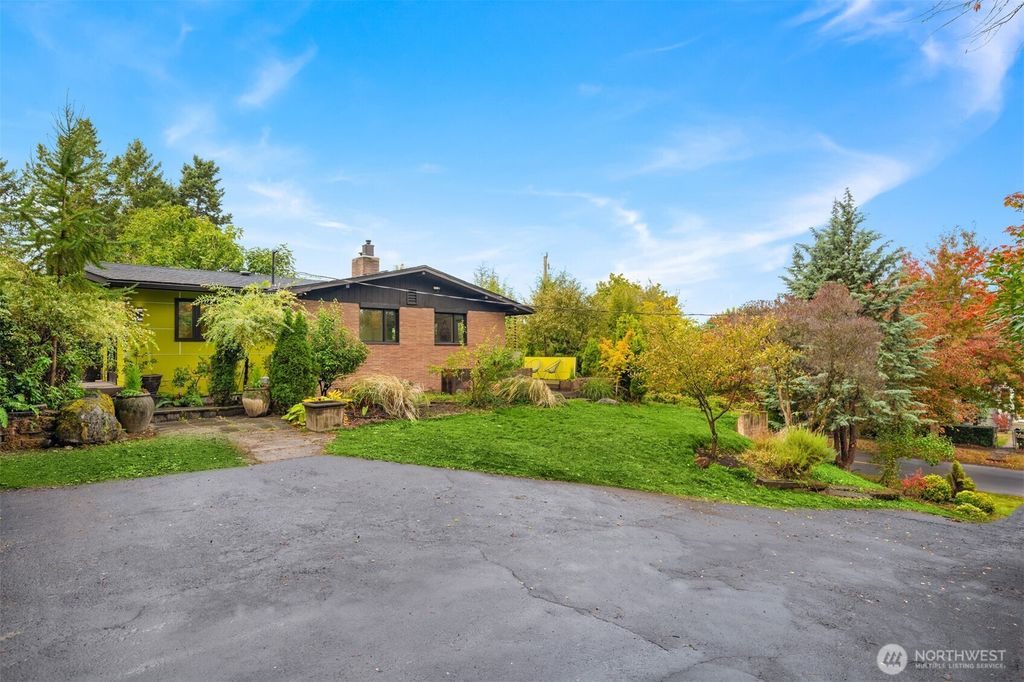 Photo of 711 S Trenton Street, Seattle, WA 98108 (MLS # 2446818)
