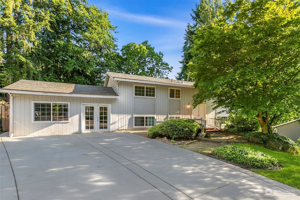 Photo of 8521 NE 135th Street, Kirkland, WA 98034 (MLS # 2077607)