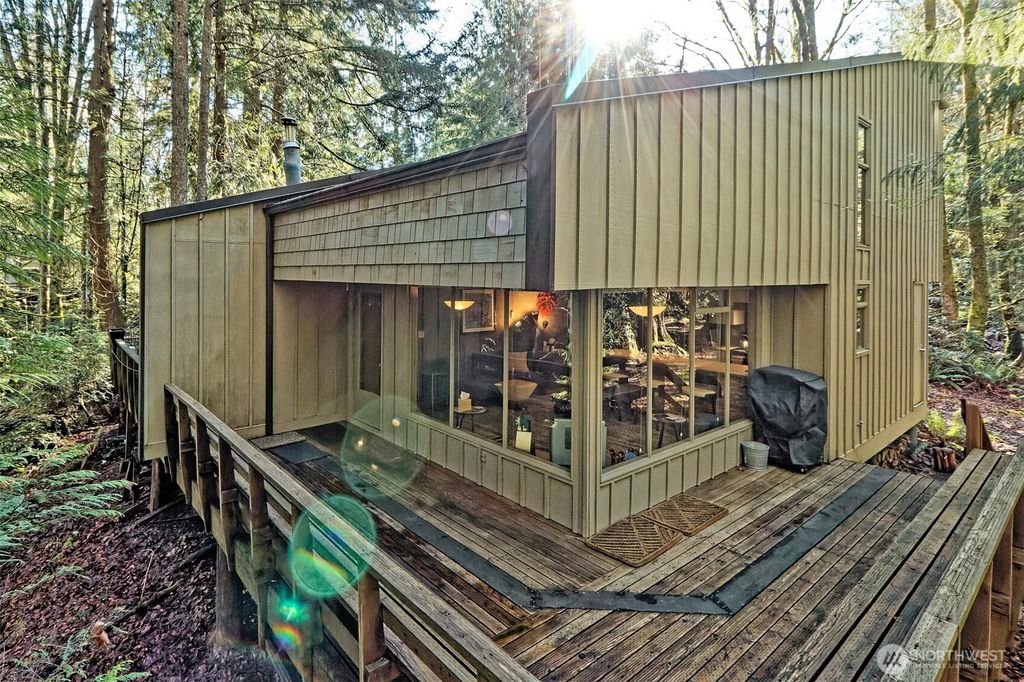 Photo of 731 E Promontory Road, Shelton, WA 98584 (MLS # 2483397)