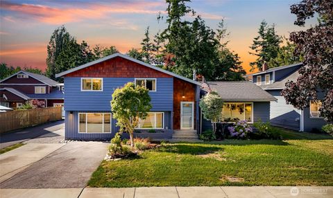 Photo of 908 Glenning Street, Lynden, WA 98264 (MLS # 2408505)