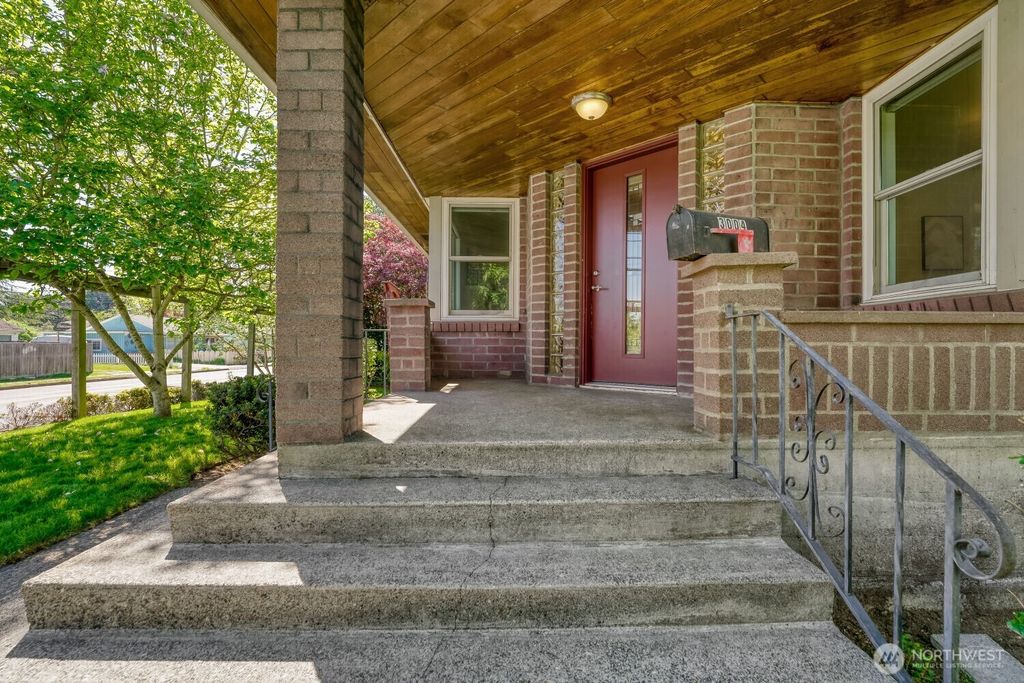 Photo of 3004 SW Barton Street, Seattle, WA 98126 (MLS # 2516940)