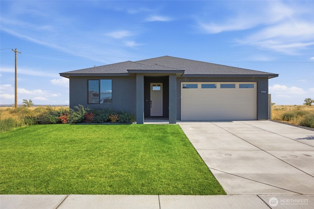 Photo of 930 L Street NE, Ephrata, WA 98823 (MLS # 2585197)