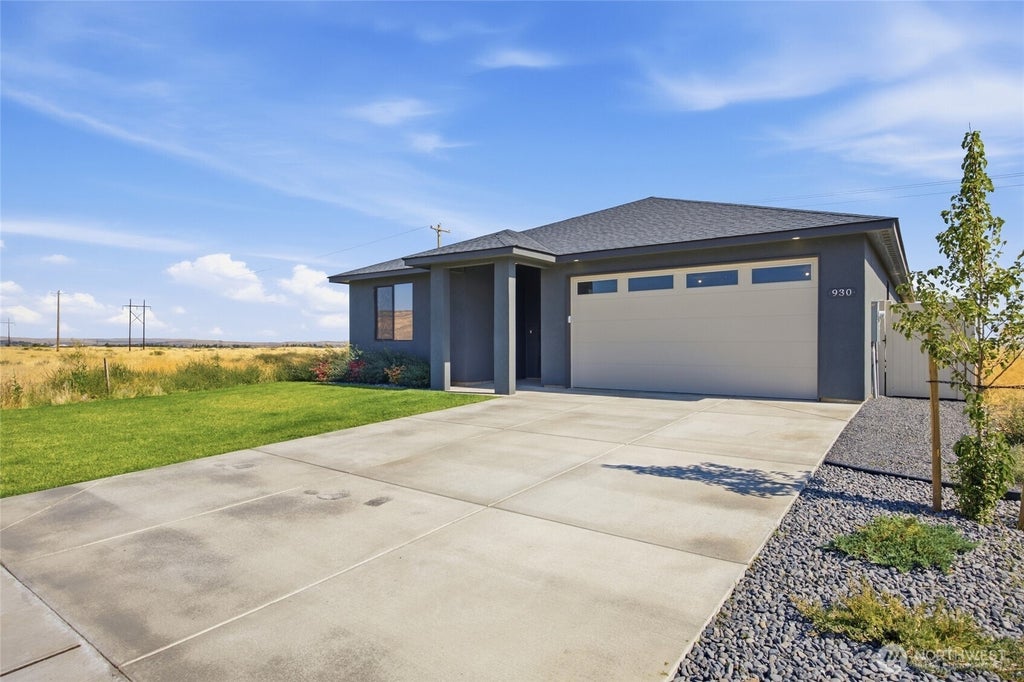 Photo of 930 L Street NE, Ephrata, WA 98823 (MLS # 2585197)