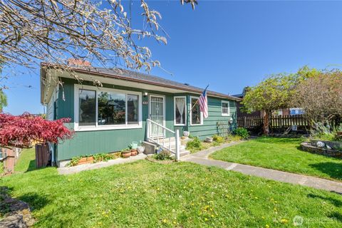 Photo of 623 E 10th St ST, Port Angeles, WA 98362 (MLS # 2517369)
