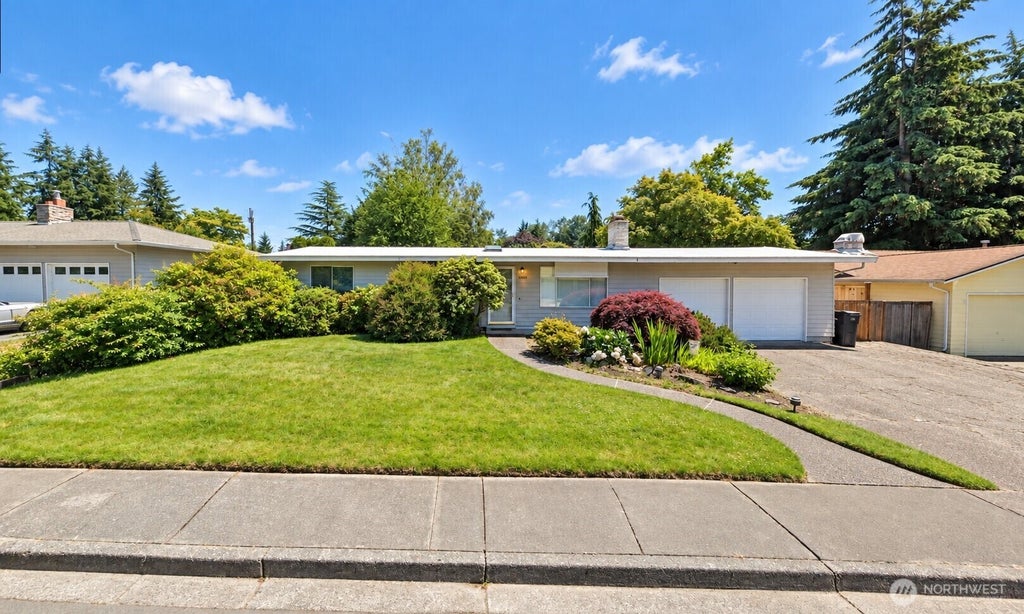 Photo of 14134 82nd Place NE, Kirkland, WA 98034 (MLS # 2586098)
