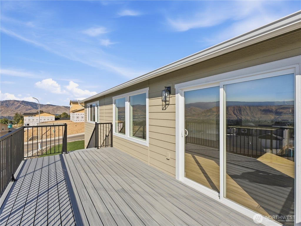 Photo of 1984 9th Street NE, East Wenatchee, WA 98802 (MLS # 2588831)