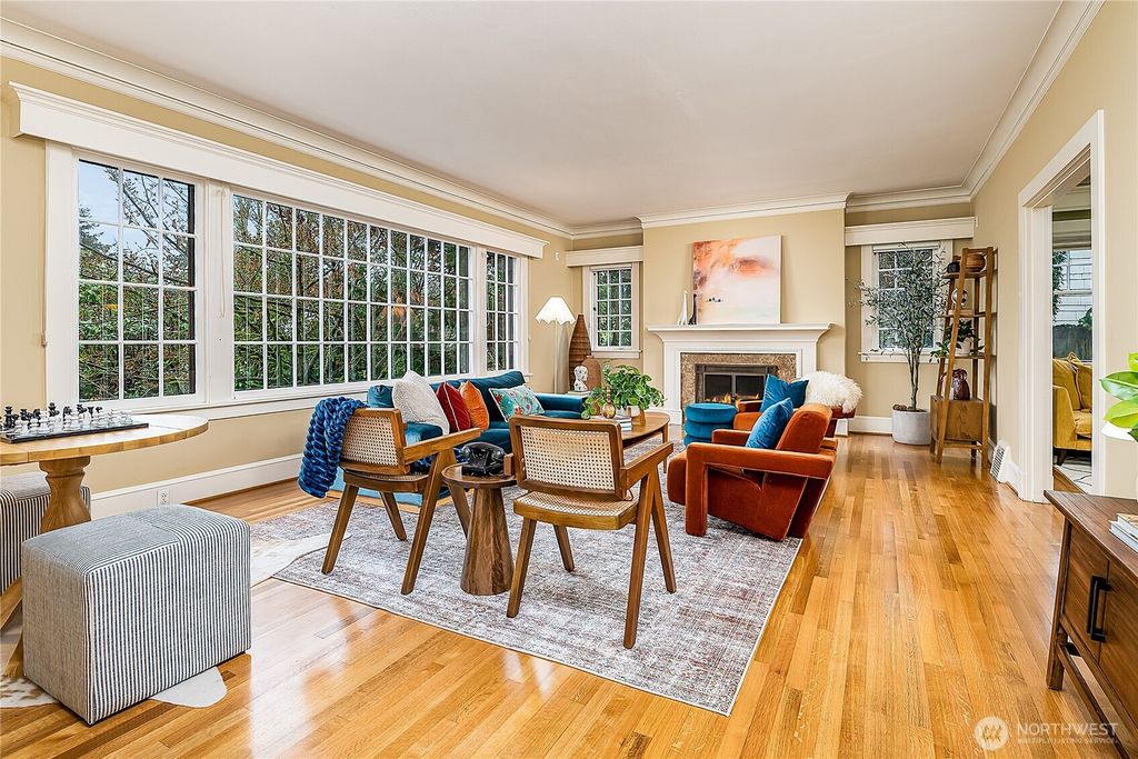 Photo of 5223 21st Avenue NE, Seattle, WA 98105 (MLS # 2339108)