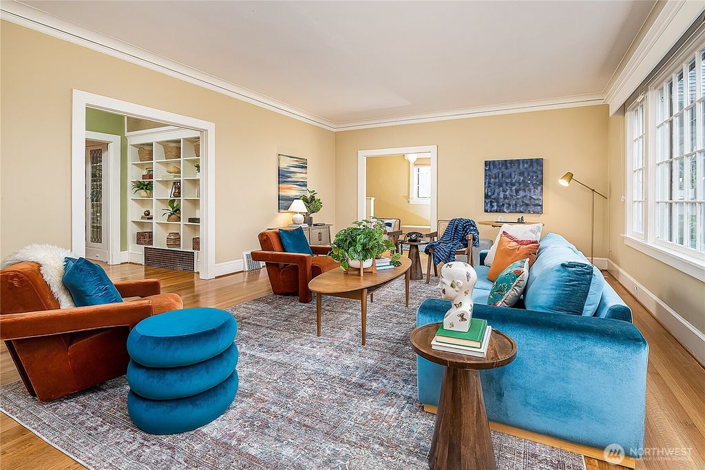 Photo of 5223 21st Avenue NE, Seattle, WA 98105 (MLS # 2339108)