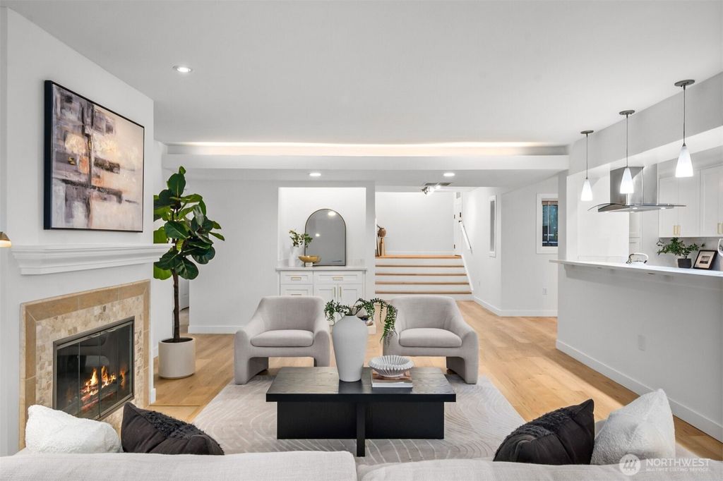 Photo of 17500 NE 40th Place #I2, Redmond, WA 98052 (MLS # 2489915)