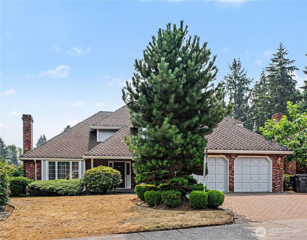 Photo of 12645 NE 68th Pl PL, Kirkland, WA 98033 (MLS # 2565540)