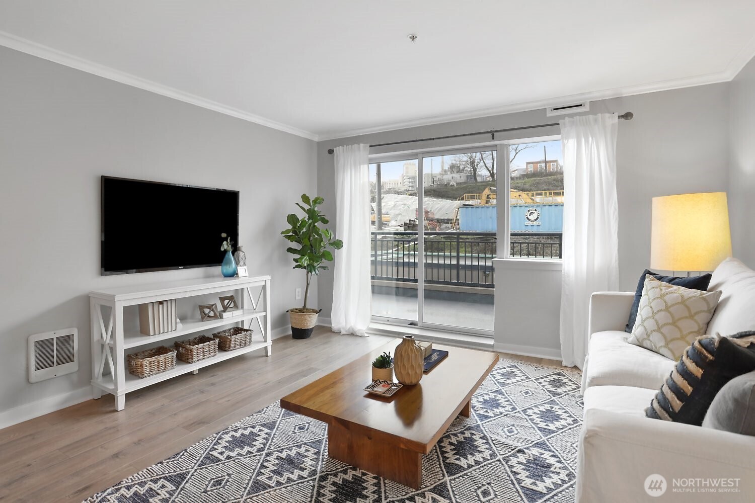 321 10th Avenue S 604