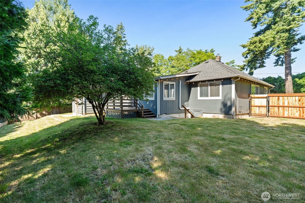 Photo of 1421 N 32nd Street, Renton, WA 98056 (MLS # 2557622)