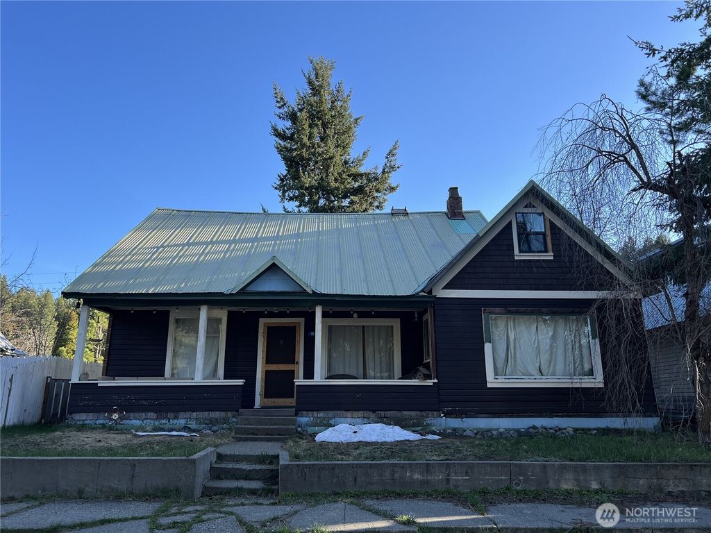 Photo of 136 4th Street, Roslyn, WA 98941 (MLS # 2502703)