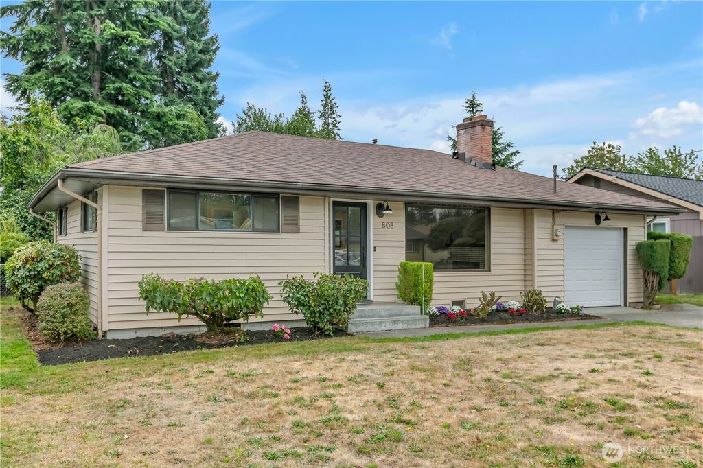 Photo of 808 11th Street NE, Auburn, WA 98002 (MLS # 2434348)