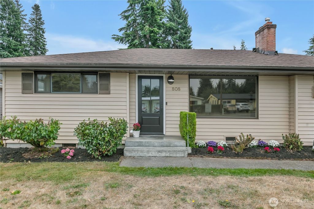 Photo of 808 11th Street NE, Auburn, WA 98002 (MLS # 2434348)