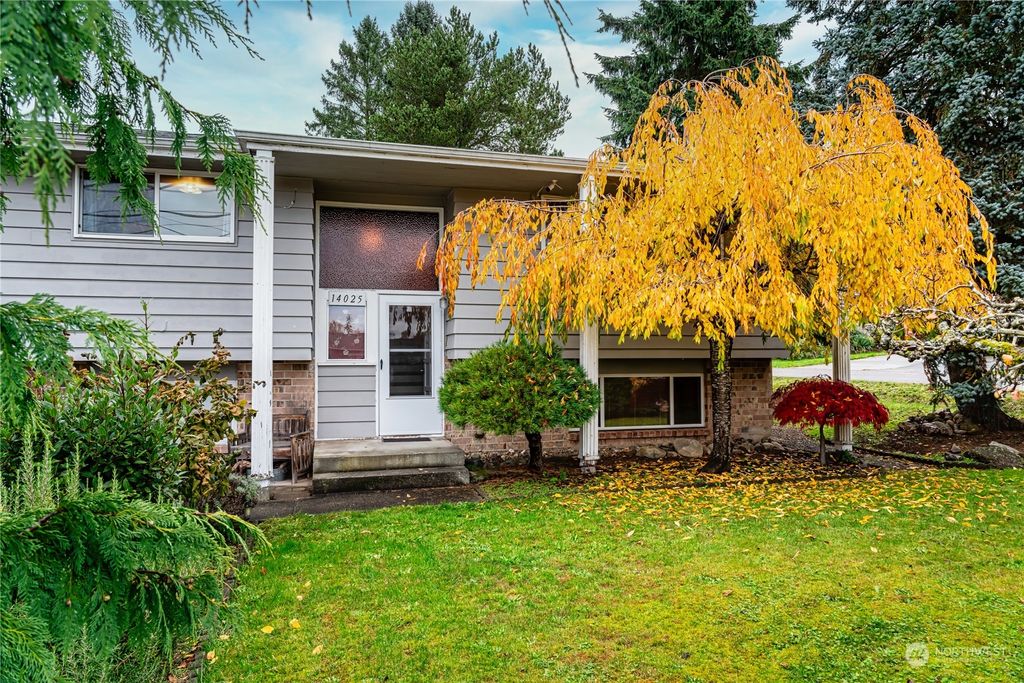 Photo of 14025 Jefferson Way, Lynnwood, WA 98087 (MLS # 2176709)