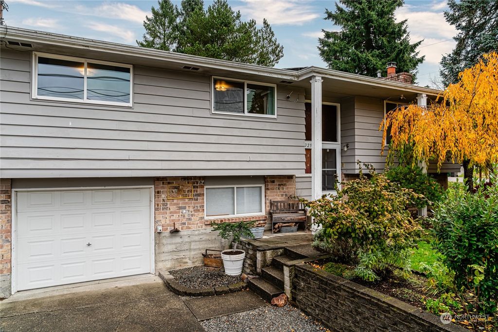 Photo of 14025 Jefferson Way, Lynnwood, WA 98087 (MLS # 2176709)