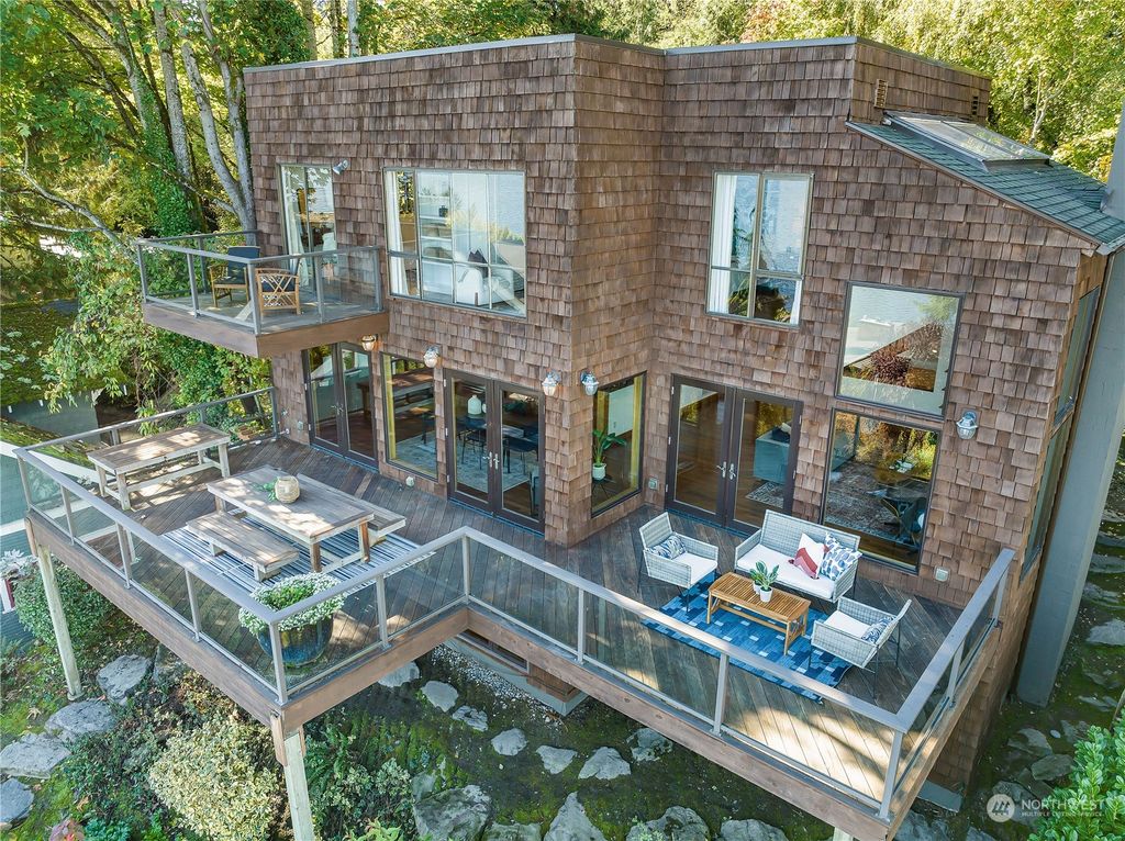 Photo of 2537 Shoreland Drive S, Seattle, WA 98144 (MLS # 2179206)