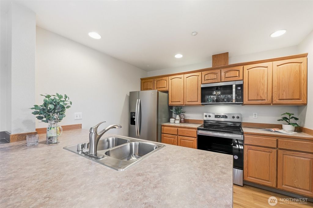 Photo of 16506 Spruce Way #D, Lynnwood, WA 98037 (MLS # 2436936)