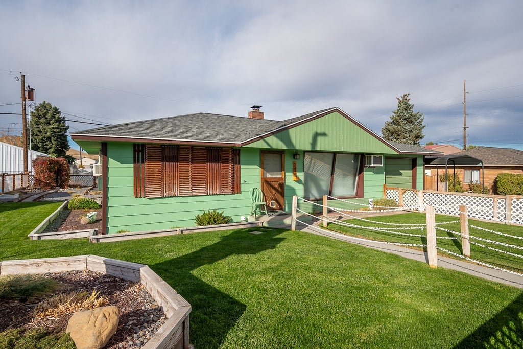 Photo of 247 G Street NE, Ephrata, WA 98823 (MLS # 2599367)