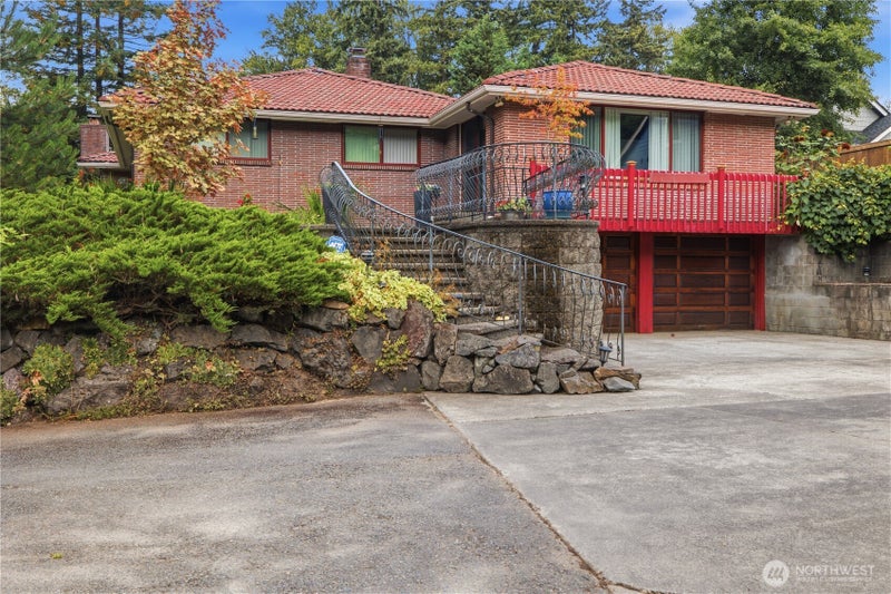 1405 Shaw Road E