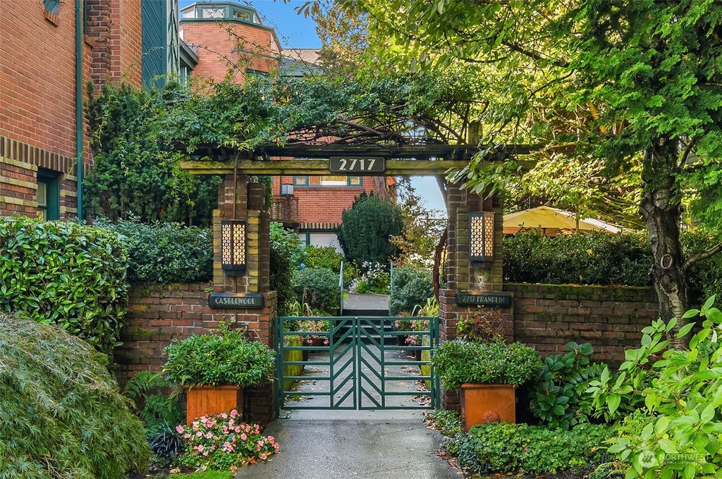 Photo of 2717 Franklin Avenue E, Seattle, WA 98102 (MLS # 2170979)