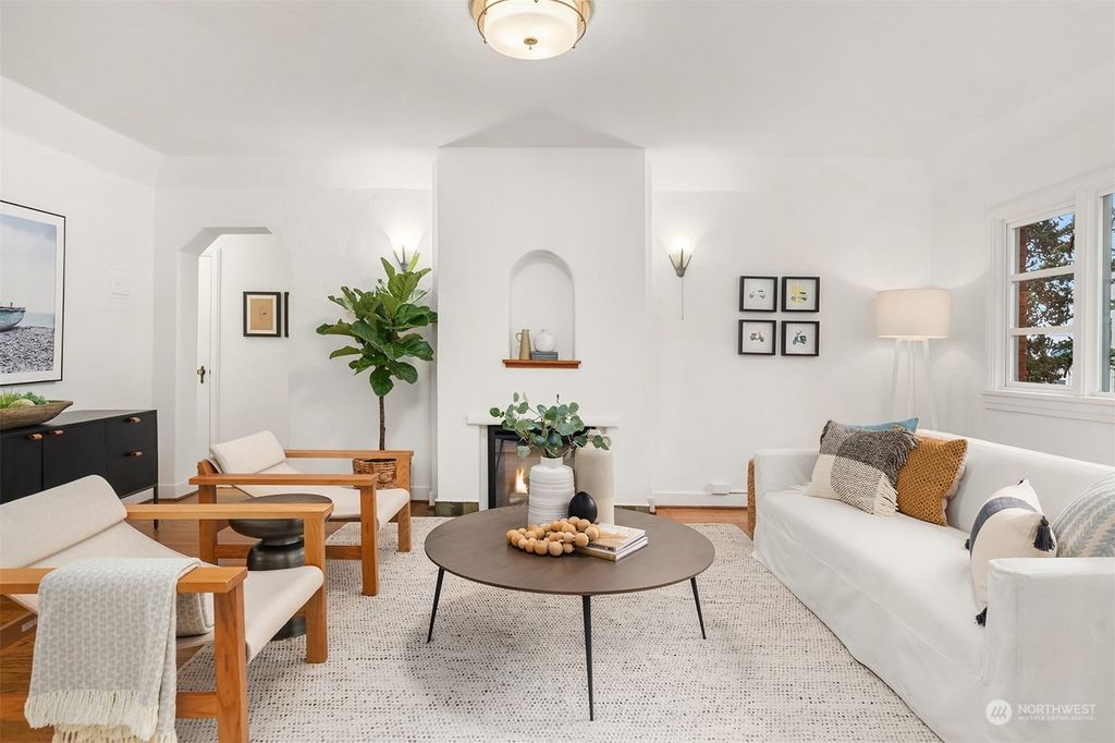 Photo of 2717 Franklin Avenue E, Seattle, WA 98102 (MLS # 2170979)