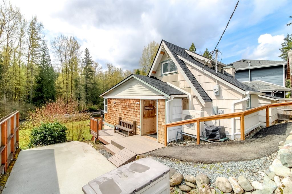 Photo of 23321 Dorre Don Way SE, Maple Valley, WA 98038 (MLS # 2048575)