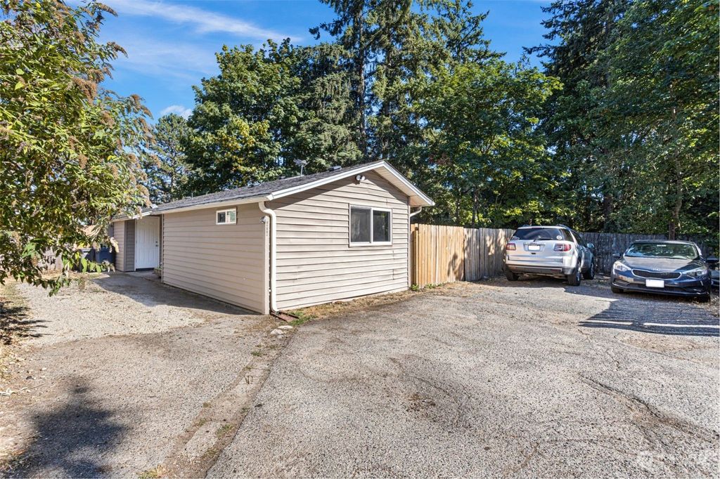 Photo of 12119 SE 319th Place, Auburn, WA 98092 (MLS # 2152545)
