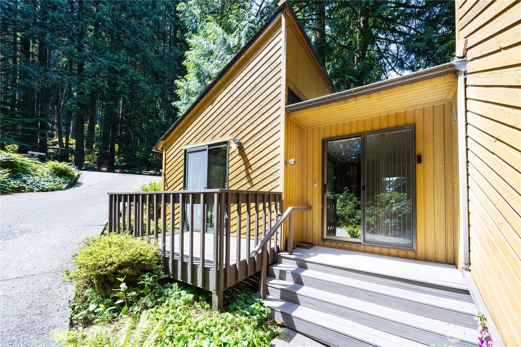 Photo of 9 Sudden Valley Drive, Bellingham, WA 98229 (MLS # 2540683)