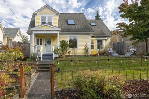 Photo of 1342 Franklin St St, Bellingham, WA 98225 (MLS # 2443088)