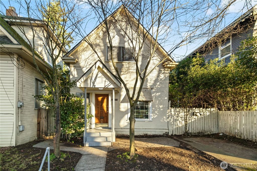 Photo of 1008 E Denny Way, Seattle, WA 98122 (MLS # 2443419)