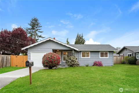 Photo of 1010 14TH Street NW, Puyallup, WA 98371 (MLS # 2457749)
