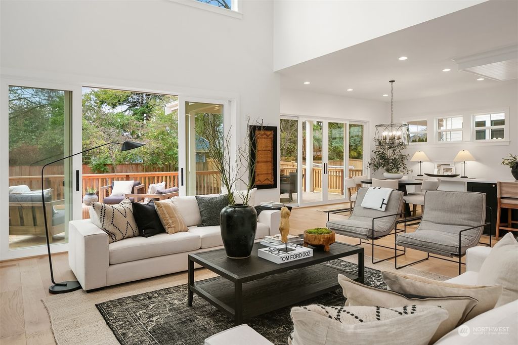 Photo of 5107 48th Avenue NE, Seattle, WA 98105 (MLS # 2026025)