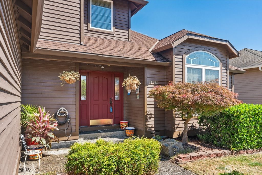 Photo of 32638 20th Avenue SW, Federal Way, WA 98023 (MLS # 2419247)