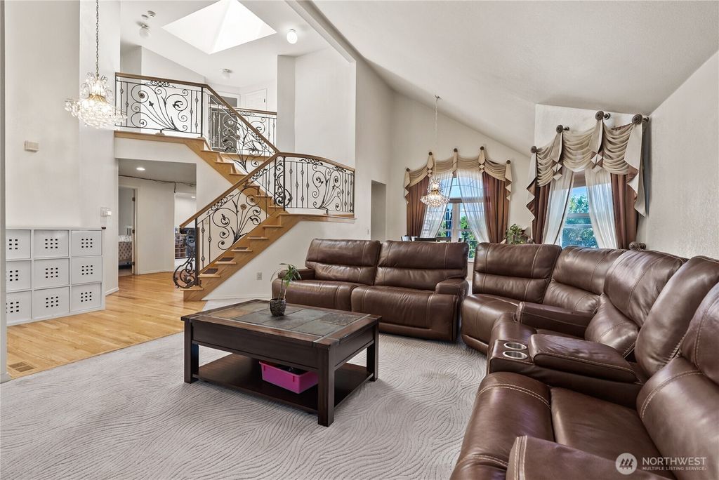 Photo of 32638 20th Ave Ave SW, Federal Way, WA 98023 (MLS # 2419247)