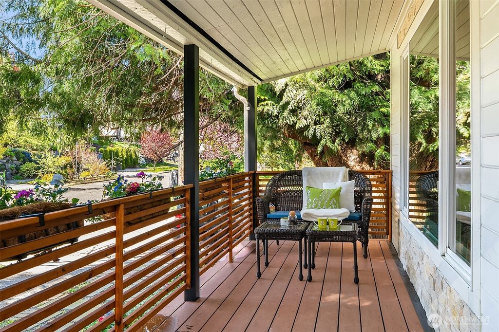 Photo of 322 20th Avenue, Seattle, WA 98122 (MLS # 2359000)