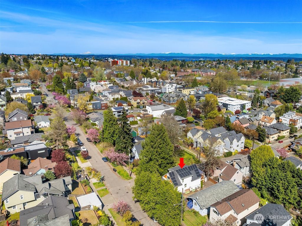 Photo of 322 20th Avenue, Seattle, WA 98122 (MLS # 2359000)