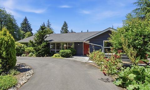 Photo of 15551 Greenwood Avenue N, Shoreline, WA 98133 (MLS # 2541022)