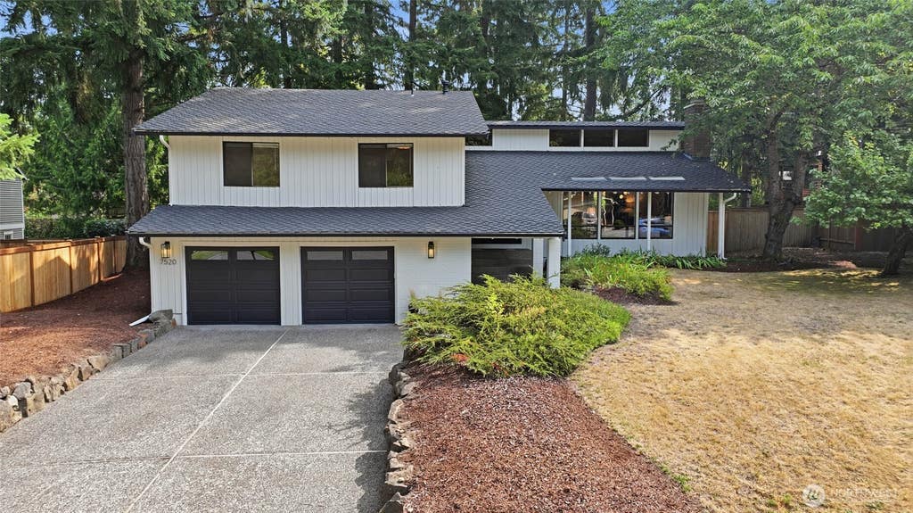 Photo of 7520 86th Avenue SE, Mercer Island, WA 98040 (MLS # 2561893)