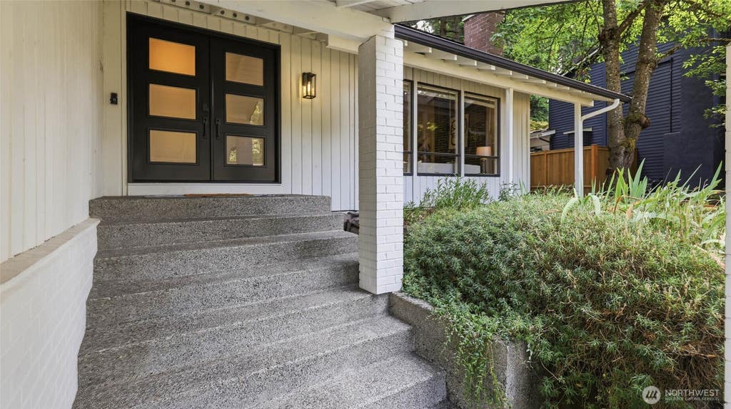 Photo of 7520 86th Avenue SE, Mercer Island, WA 98040 (MLS # 2561893)