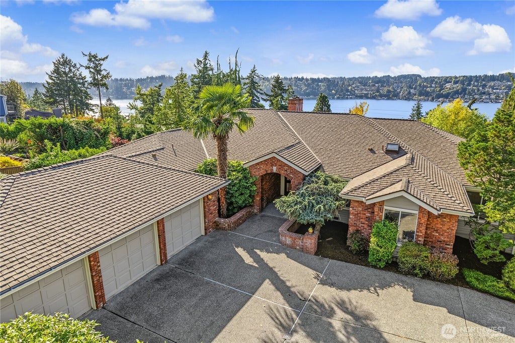 Photo of 15302 61st Place NE, Kenmore, WA 98028 (MLS # 2573282)