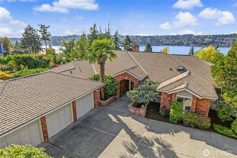 Photo of 15302 61st Place NE, Kenmore, WA 98028 (MLS # 2573282)