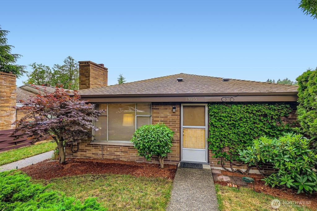 Photo of 13053 35th Avenue NE, Seattle, WA 98125 (MLS # 2400524)