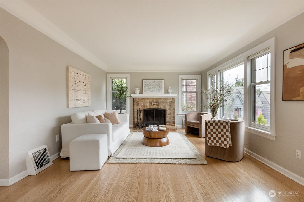 Photo of 319 Smith Place, Seattle, WA 98109 (MLS # 2045239)
