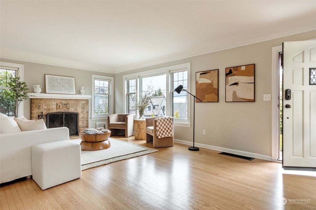 Photo of 319 Smith Place, Seattle, WA 98109 (MLS # 2045239)